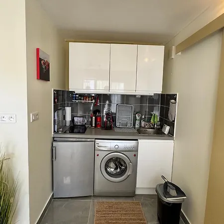 Lumineux 2 Pieces, A 2 Pas De La - Fr-1-712-9 *