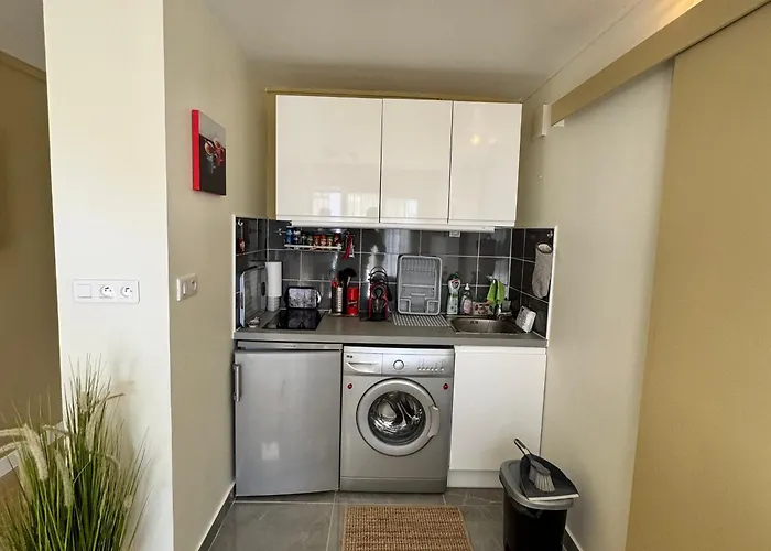 Lumineux 2 Pieces, A 2 Pas De La - Fr-1-712-9 *